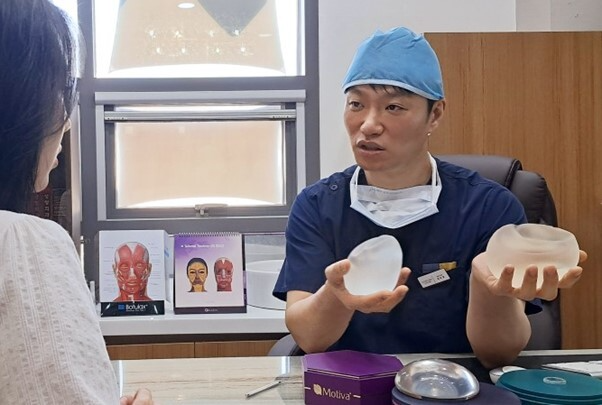 출산 후 가슴축소거상 성형 고민한다면… “신중하게 고려하세요”